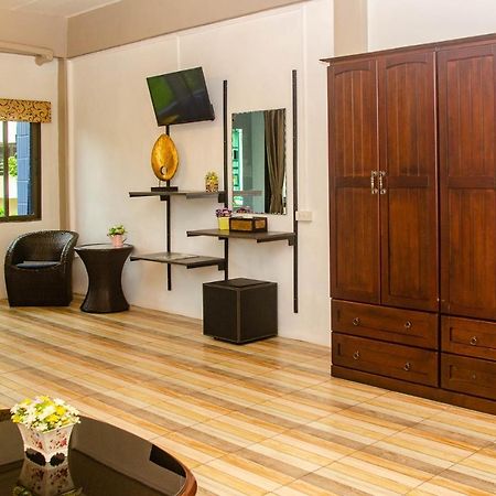 Allstar Guesthouse Karon Bagian luar foto