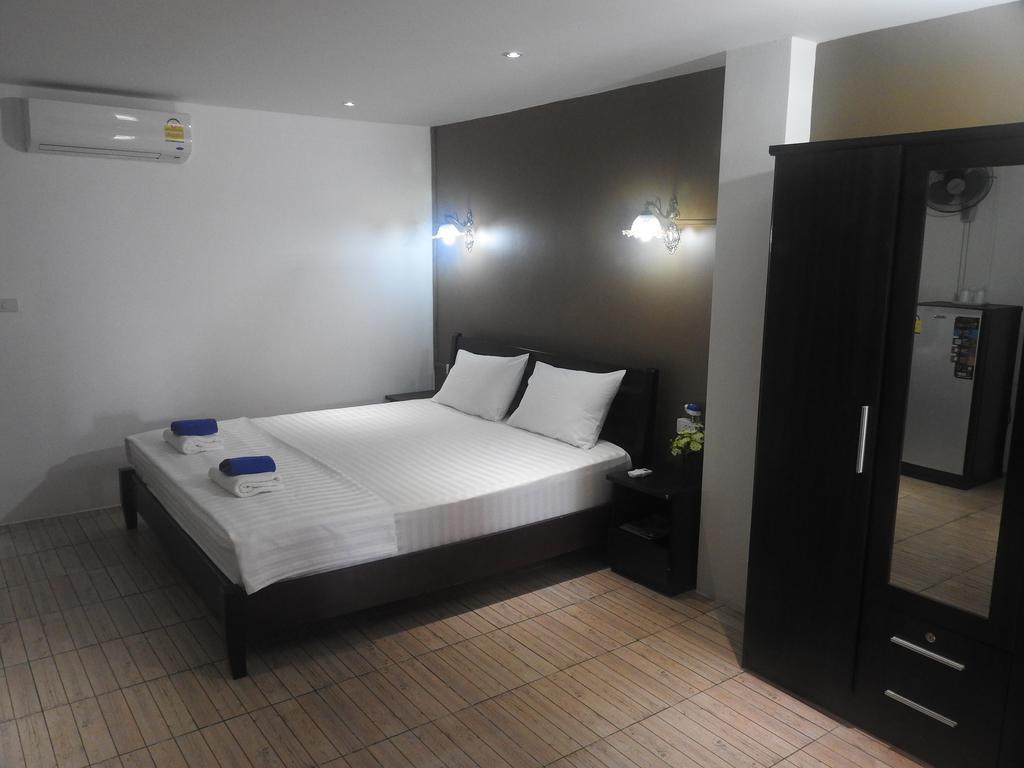 Allstar Guesthouse Karon Bagian luar foto