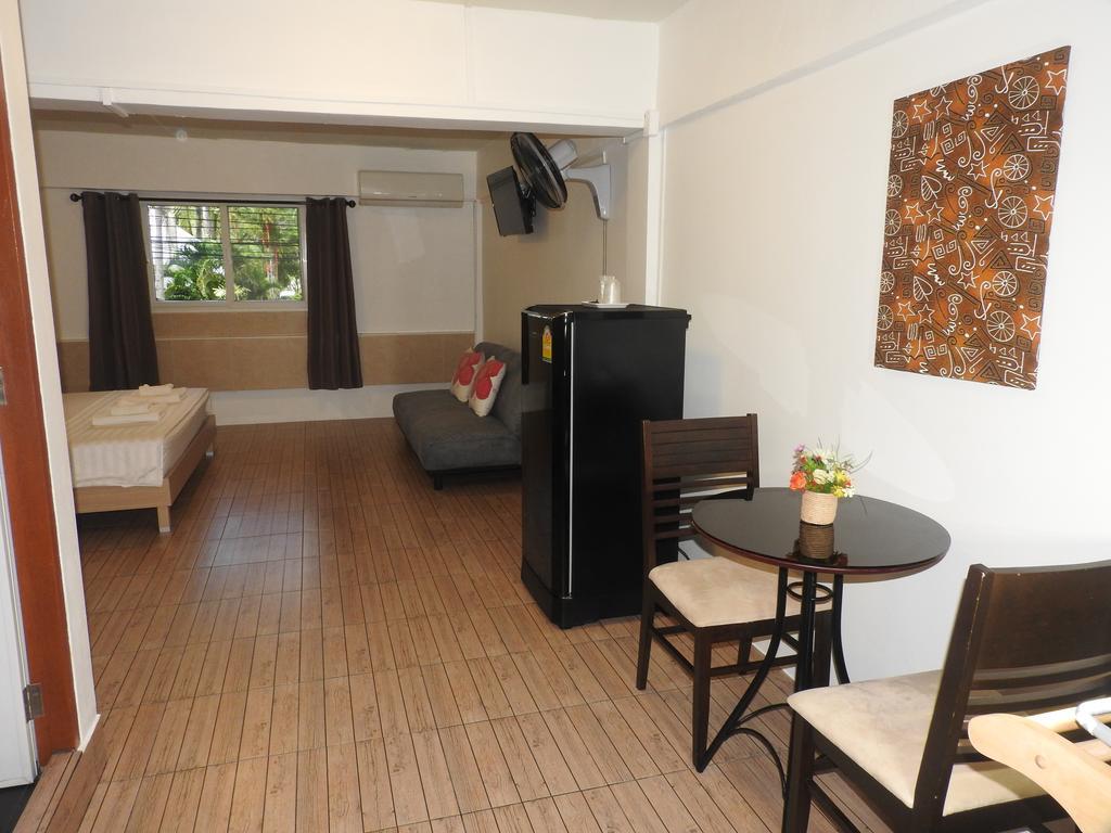 Allstar Guesthouse Karon Bagian luar foto