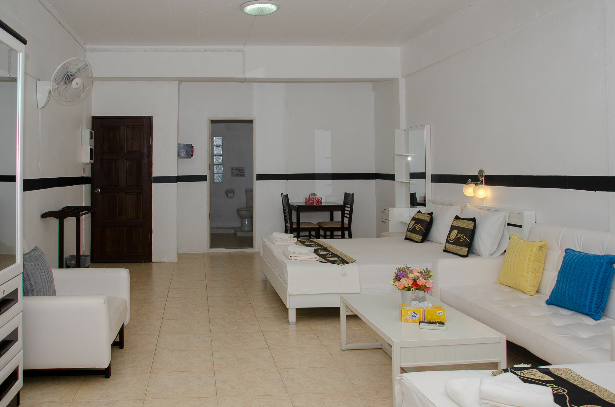 Allstar Guesthouse Karon Bagian luar foto