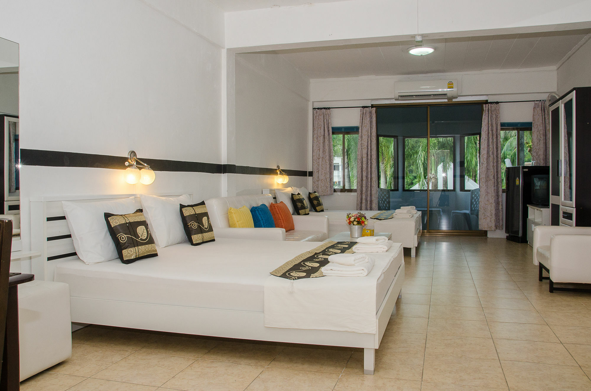 Allstar Guesthouse Karon Bagian luar foto