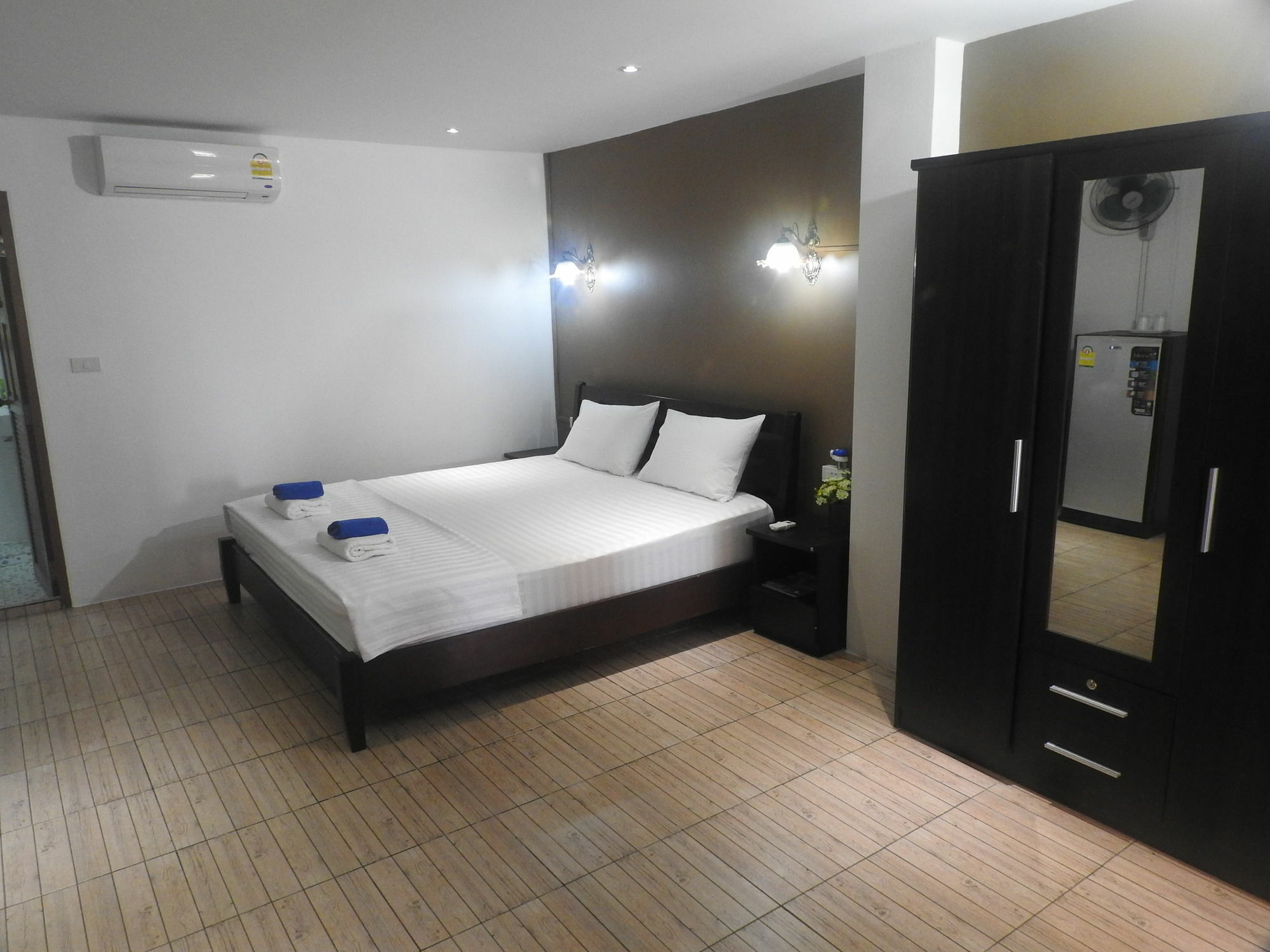 Allstar Guesthouse Karon Bagian luar foto