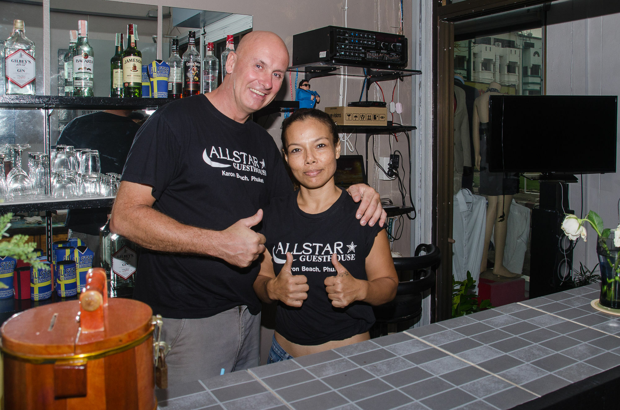 Allstar Guesthouse Karon Bagian luar foto