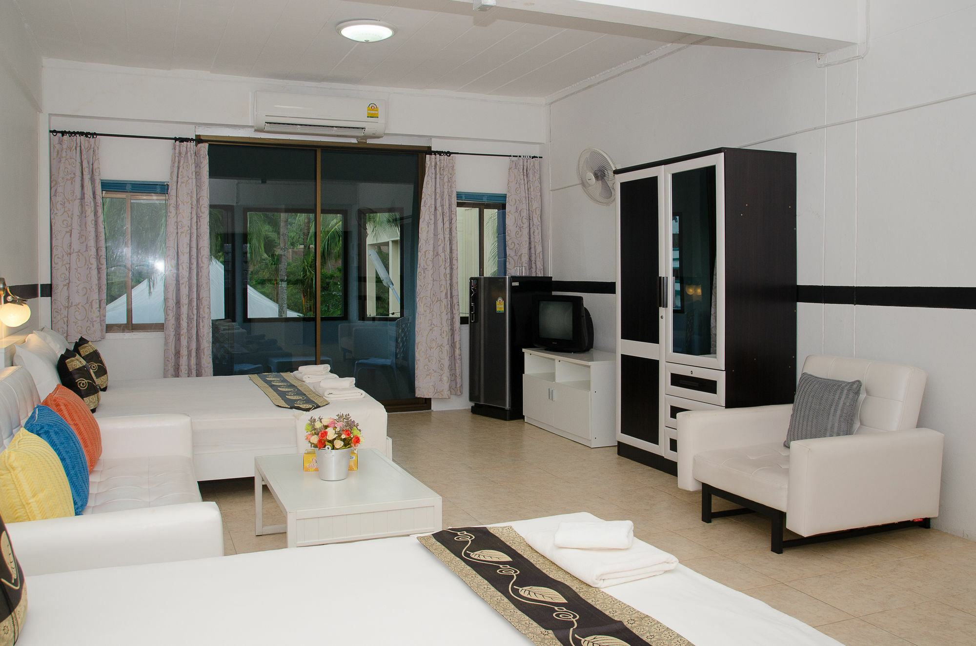 Allstar Guesthouse Karon Bagian luar foto