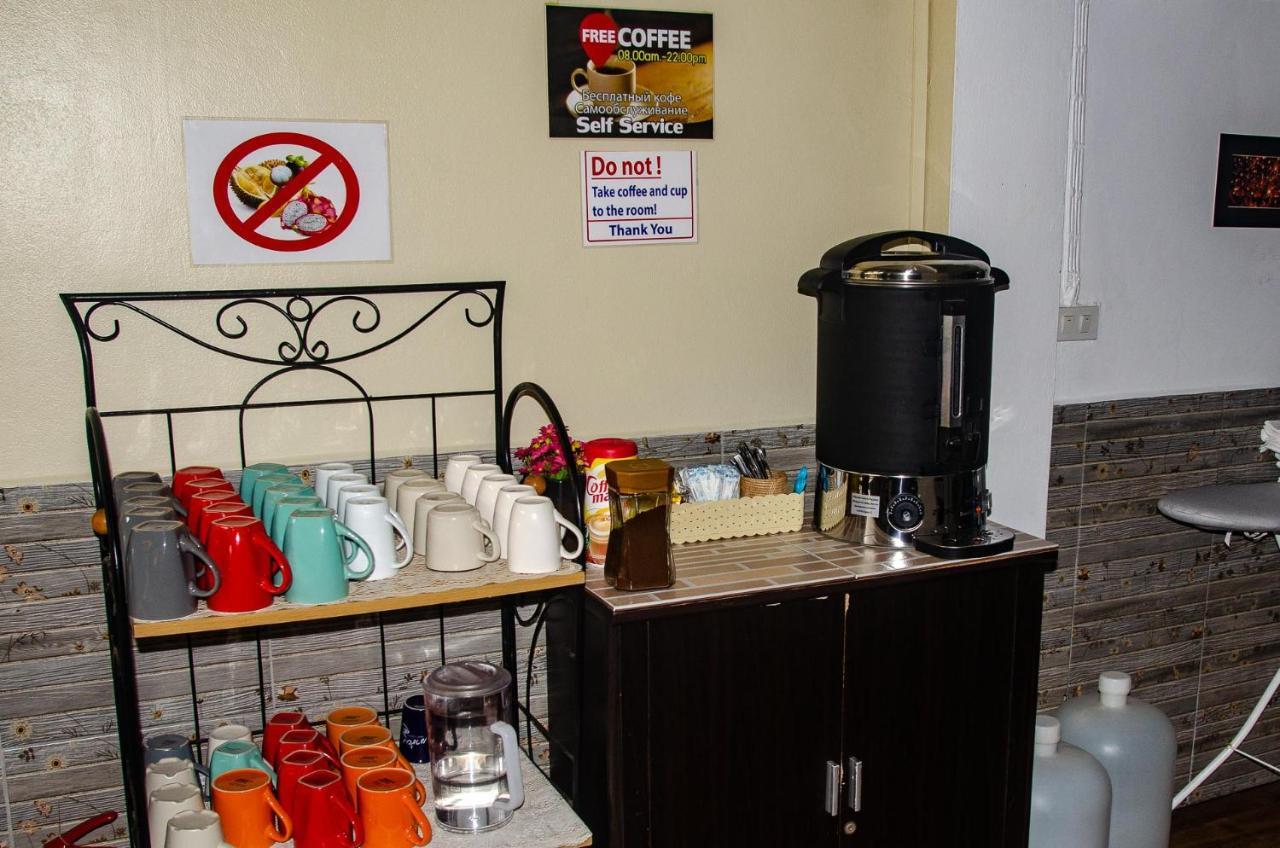 Allstar Guesthouse Karon Bagian luar foto