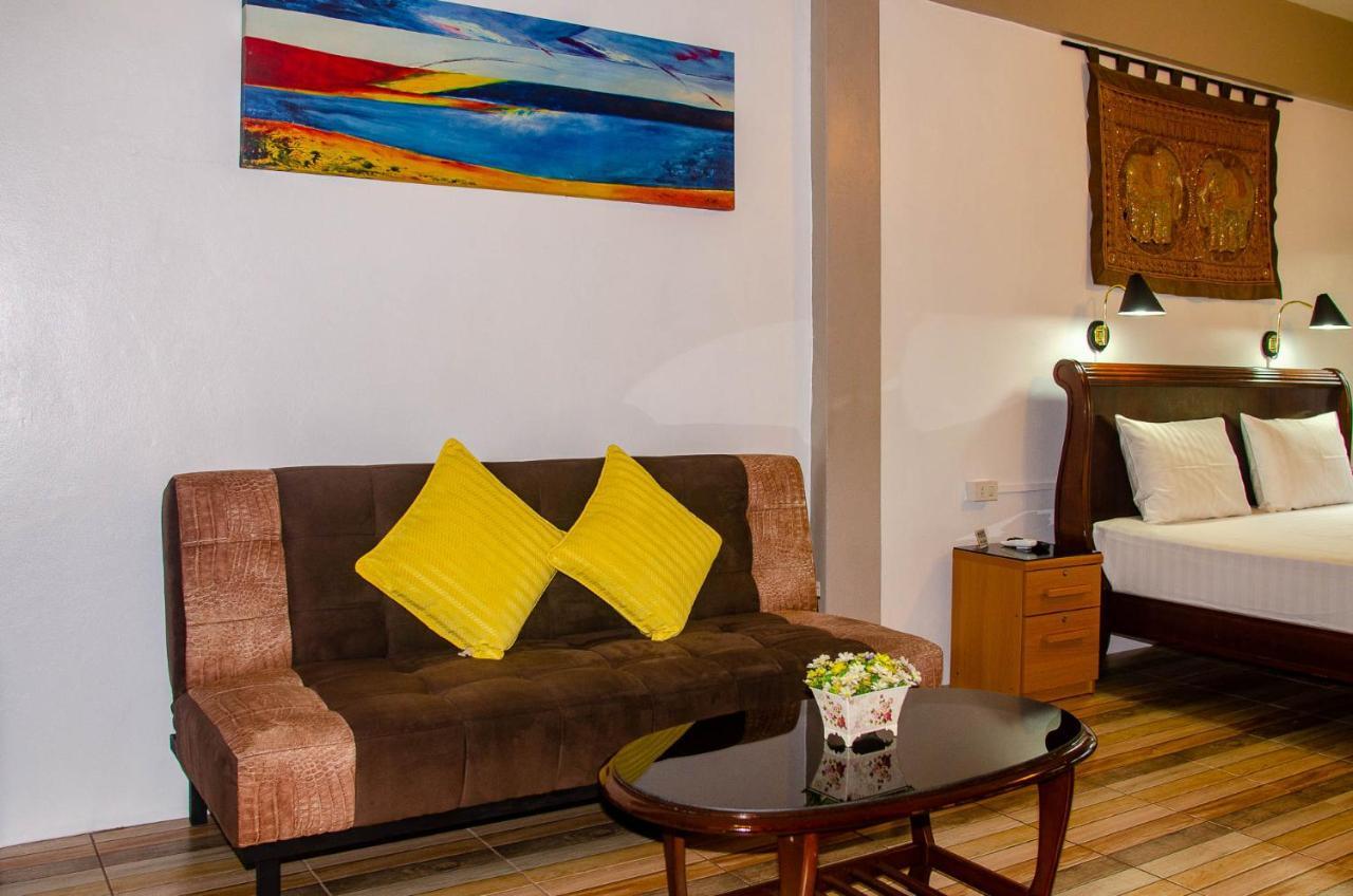 Allstar Guesthouse Karon Bagian luar foto