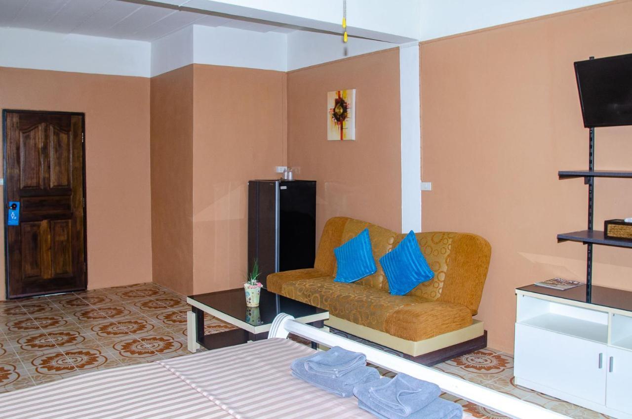 Allstar Guesthouse Karon Bagian luar foto
