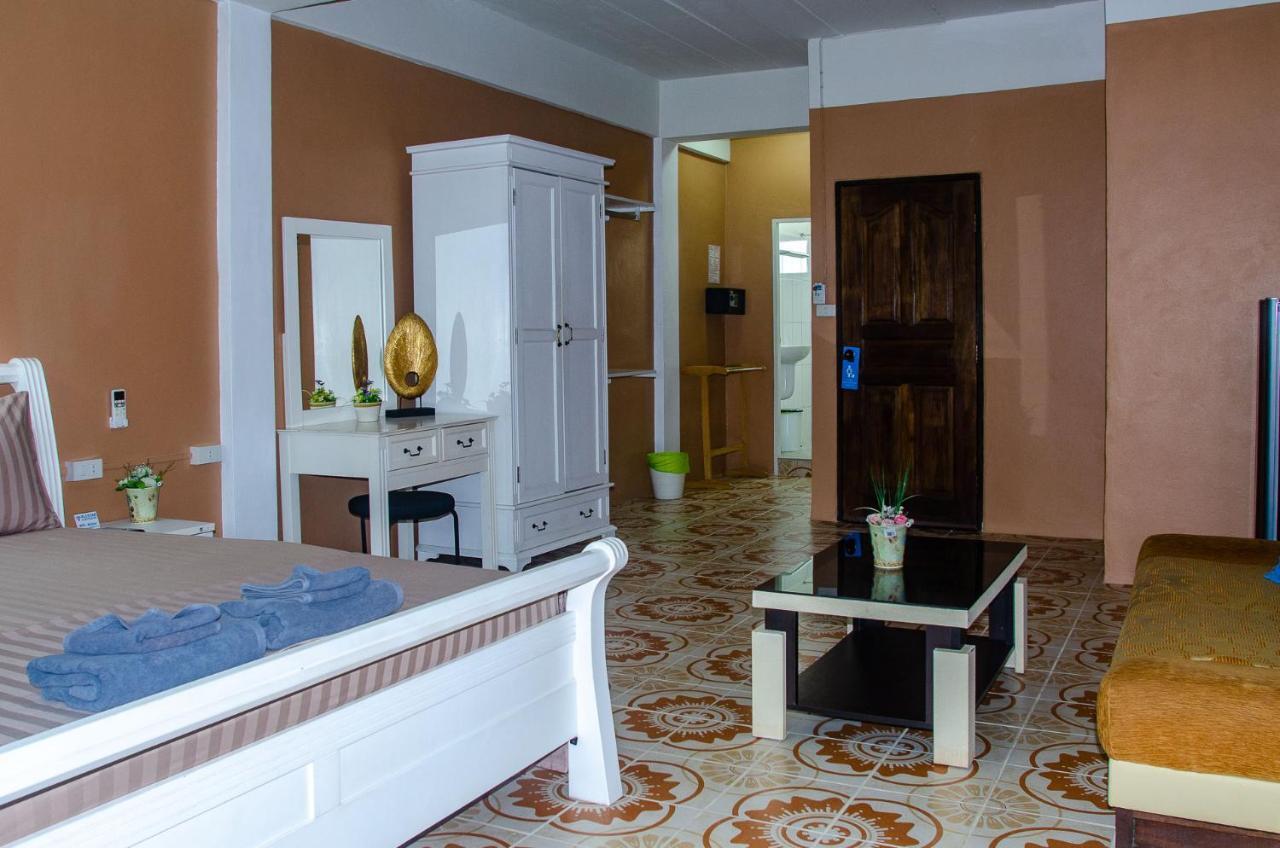 Allstar Guesthouse Karon Bagian luar foto